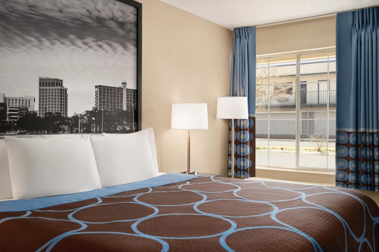 Motel Super 8 By Wyndham Gulfport Biloxi Airport Exterior foto
