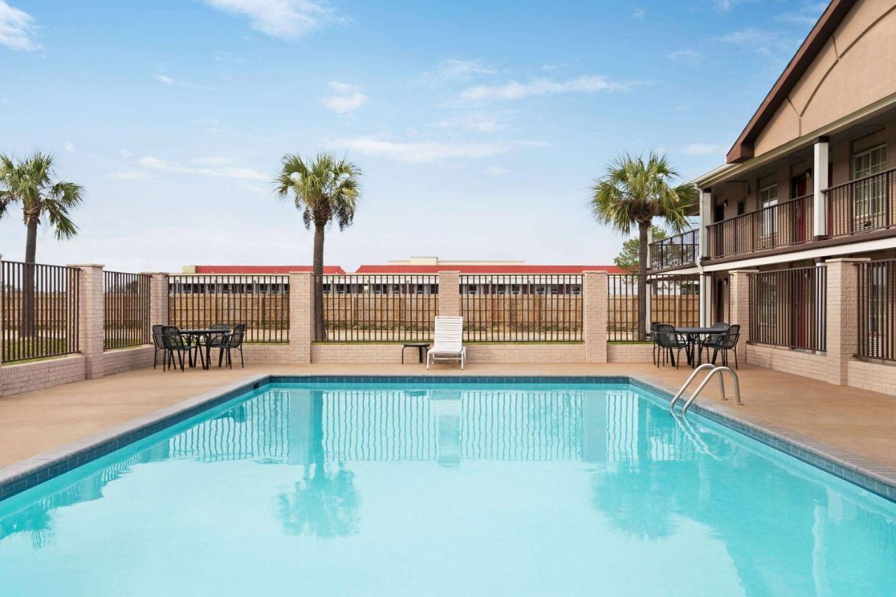 Motel Super 8 By Wyndham Gulfport Biloxi Airport Exterior foto