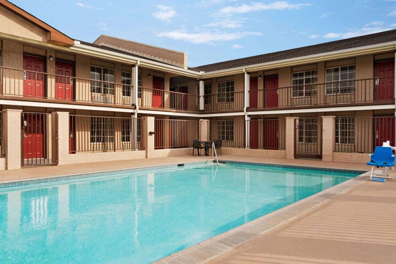Motel Super 8 By Wyndham Gulfport Biloxi Airport Exterior foto